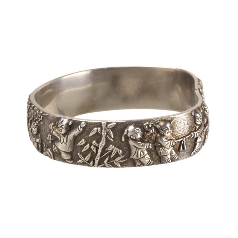 A Vintage High-Relief Bracelet Featuring A Playful Image Of Children, Auspicious And Auspicious, High-Relief Ethnic Silver Jewelry