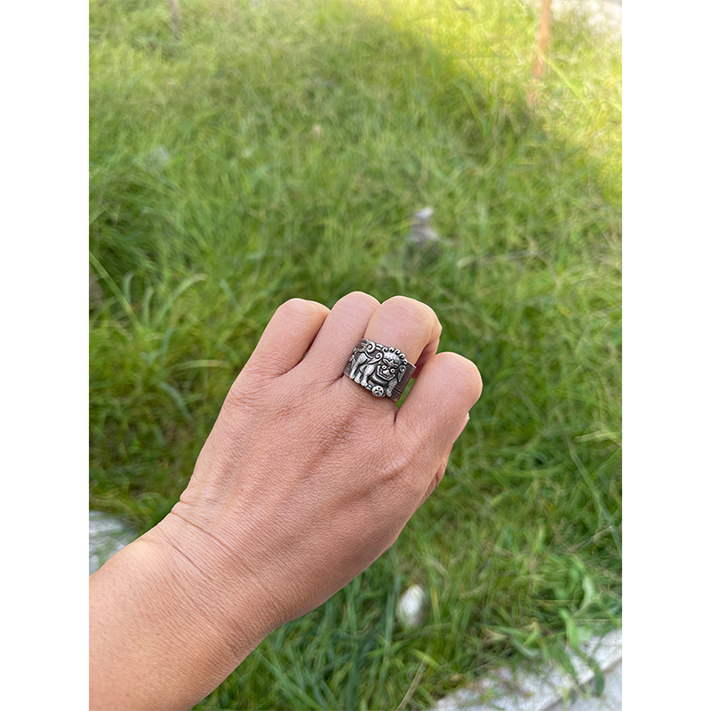 Lion Rolling Ball Engraved Silver Ring