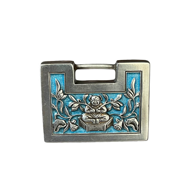 How does the material composition of a vintage silver locket contribute to its longevity and the preservation of the photographs or mementos held inside?